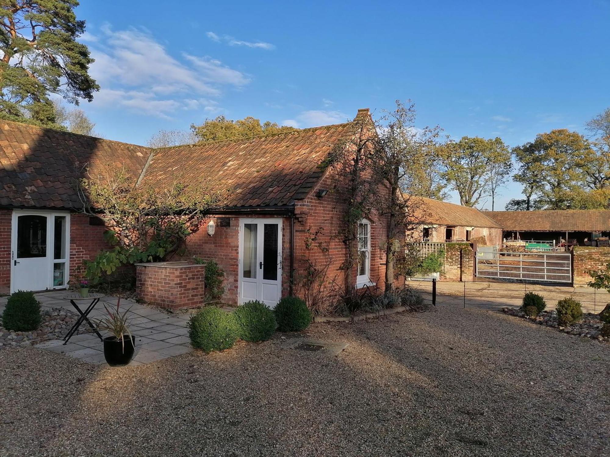 Carrick'S At Castle Farm 호텔 Swanton Morley 외부 사진